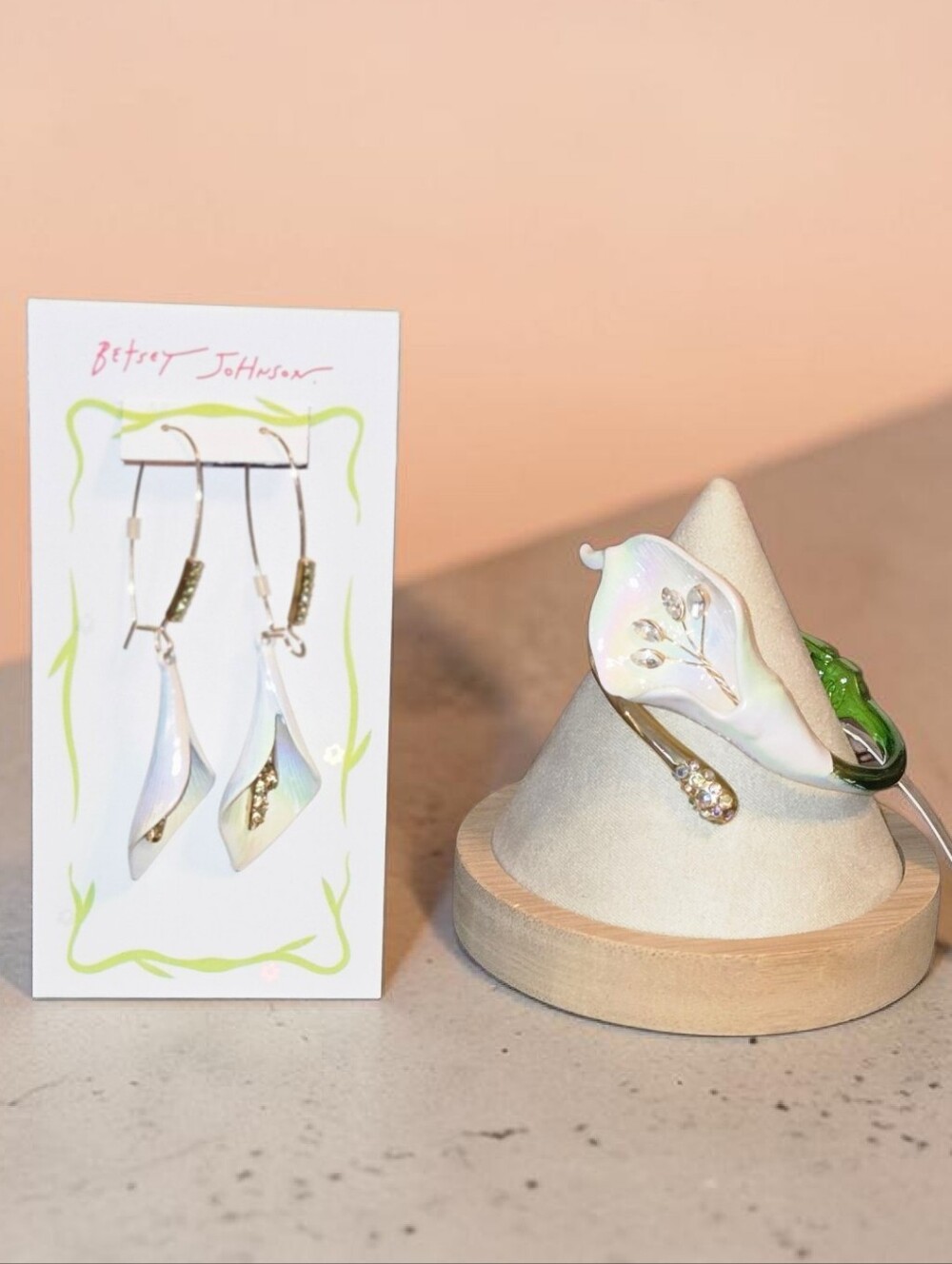 Betsey Johnson White Iridescent Calla Lily Bracelet/Earring Set, NWT w/Gift Box